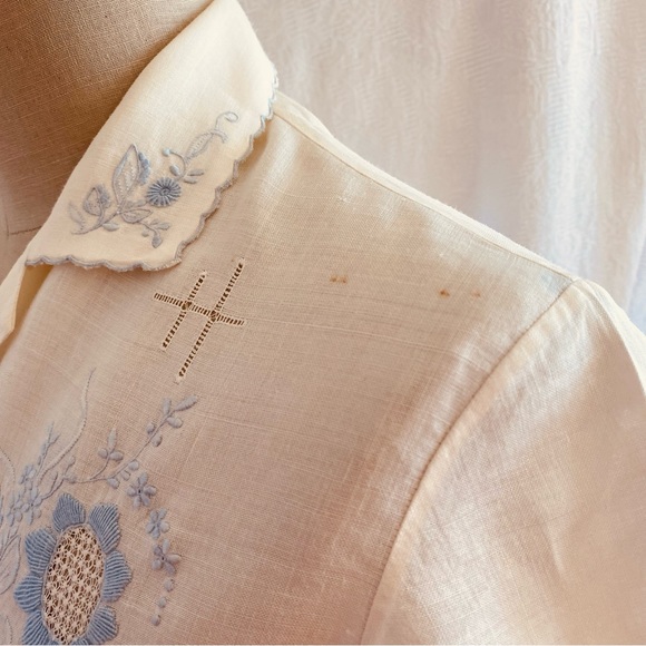 Vintage XS/S ivory/blue hand embroidered short sleeve linen blouse. Rare - Picture 7 of 9